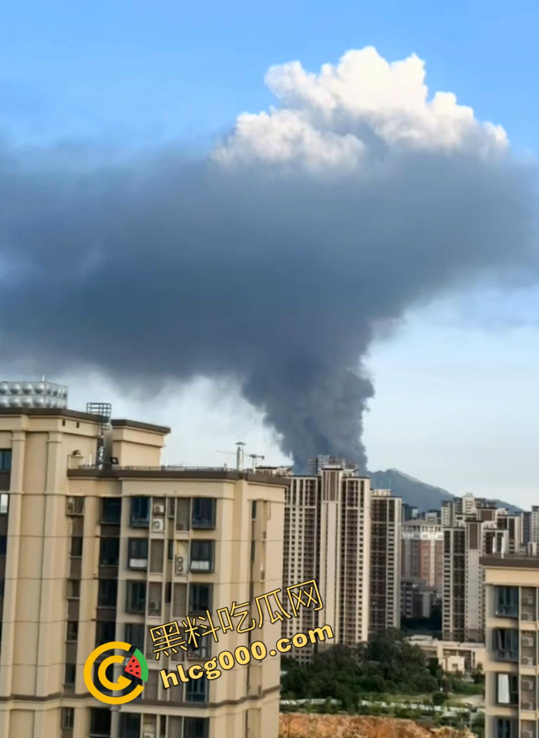 厦门海沧区发生重大火灾!从白天烧到晚上,画面震憾堪比导弹爆炸,蘑菇云不断冒出,惹得人心惶惶-3