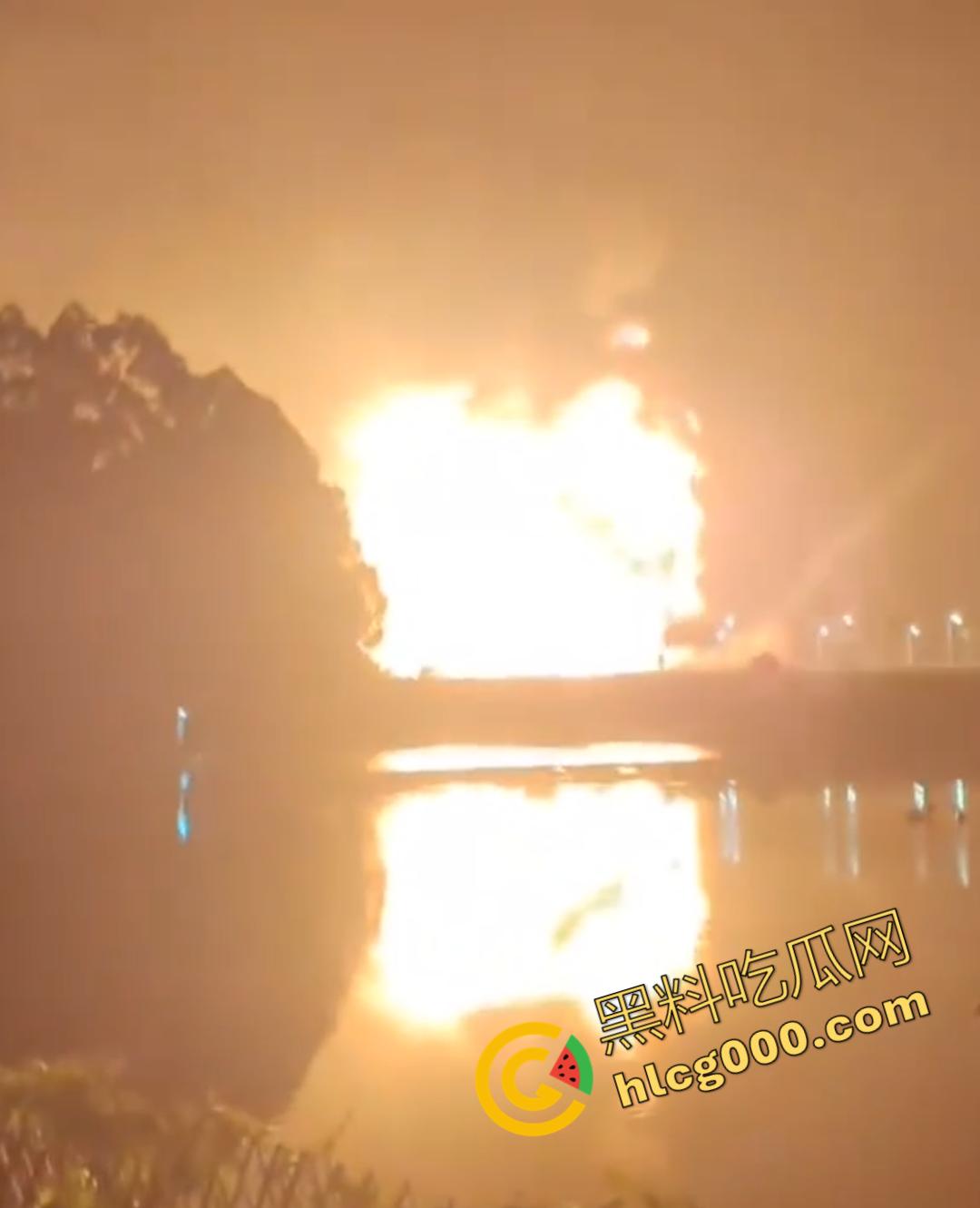 厦门海沧区发生重大火灾!从白天烧到晚上,画面震憾堪比导弹爆炸,蘑菇云不断冒出,惹得人心惶惶-8