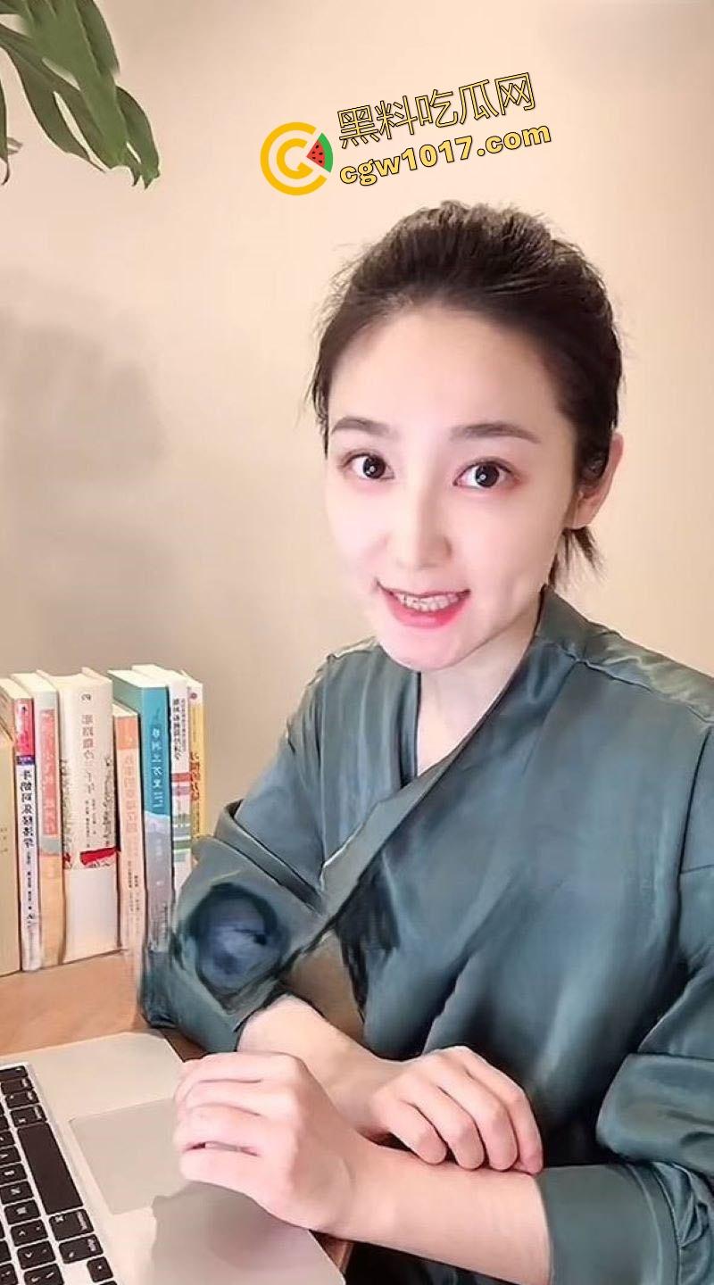 抖音热搜！湖南卫视主持人【陈慧】不雅私拍被爆，镜头端庄主持人，床上M开腿求操，全程露脸真看不出来啊！-7