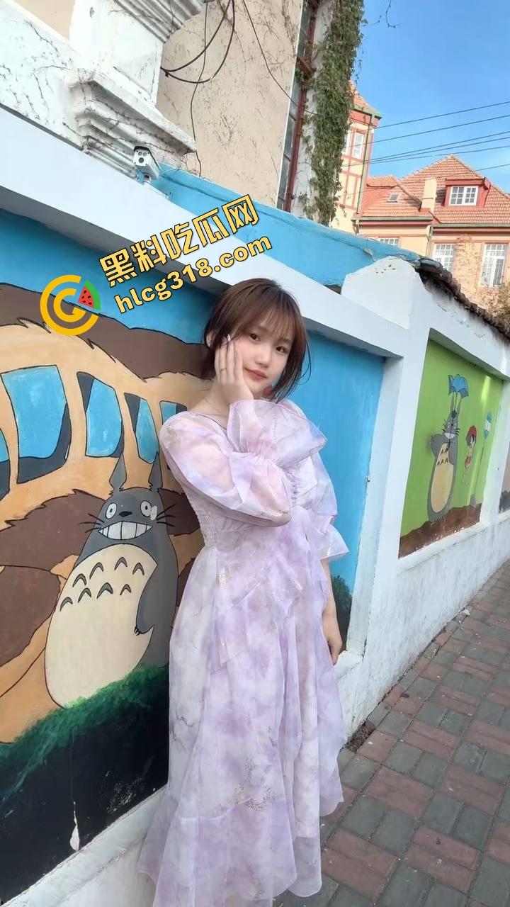 高中生妹妹作业写到迷糊，哥手一伸进去就摸到湿逼，按着按着她都不写了，屁股主动送上来就是干！-1