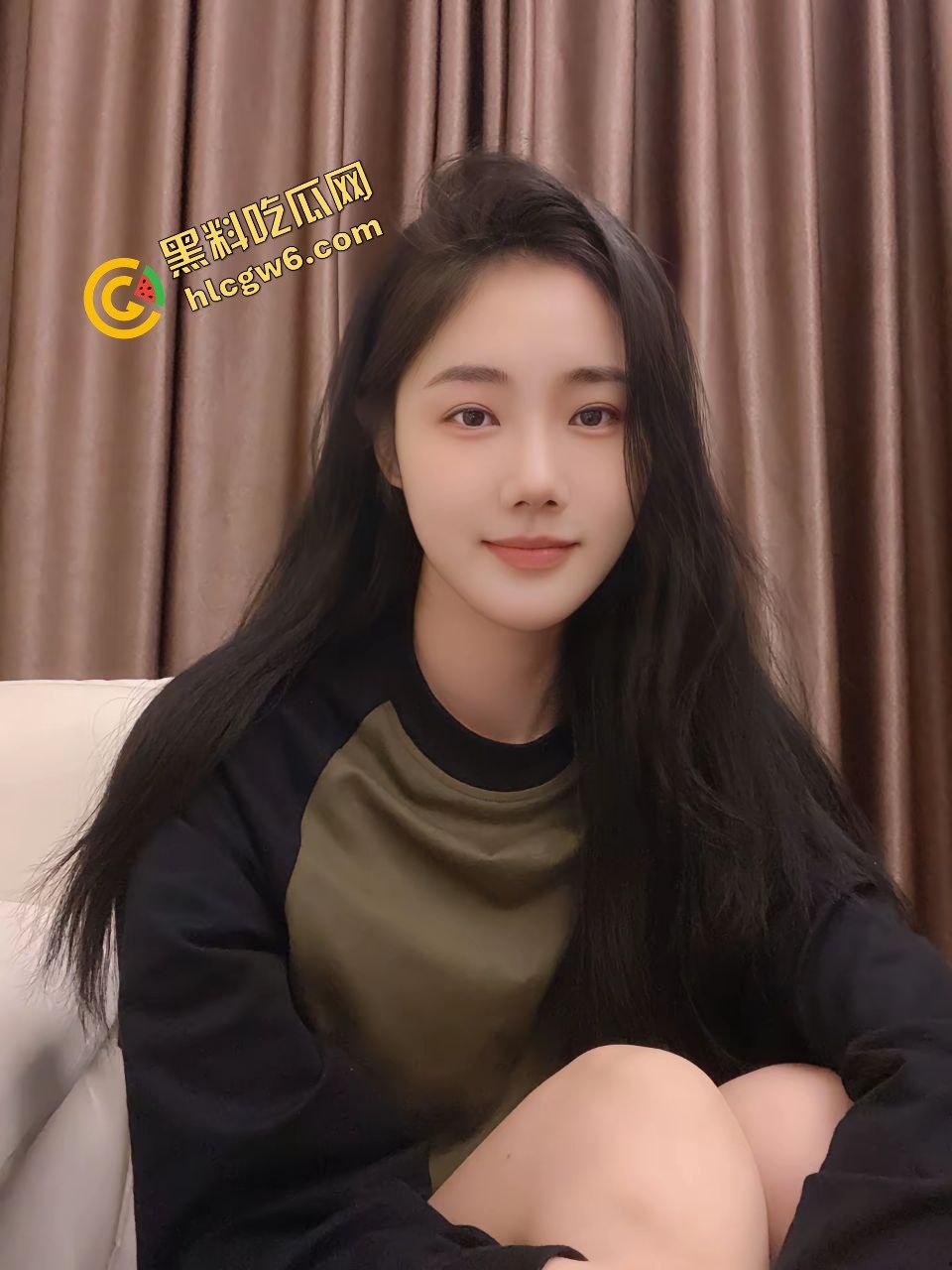 辽宁大连社会反差骚鸡『刘思颖』吸吮口爆吞精男友肉棒 后怼猛操性爱贼淫荡！原创独家流出！-1