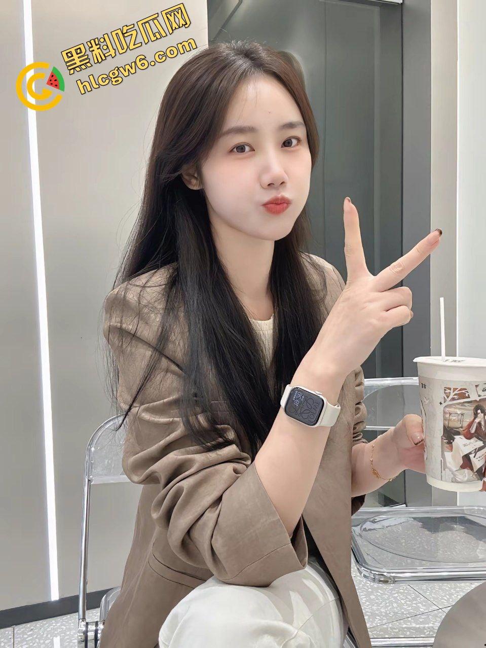 辽宁大连社会反差骚鸡『刘思颖』吸吮口爆吞精男友肉棒 后怼猛操性爱贼淫荡！原创独家流出！-6