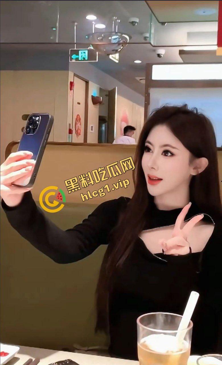 抖音擦边女主播『A 野蛮女友』为了流量 直播间明目张胆 露奶露点 火速上人！-5