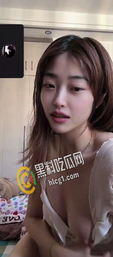 超高颜值大一女友和男朋友的裸聊视频流出，看着太刺激了吧，粉粉嫩嫩的巨乳这么骚-7