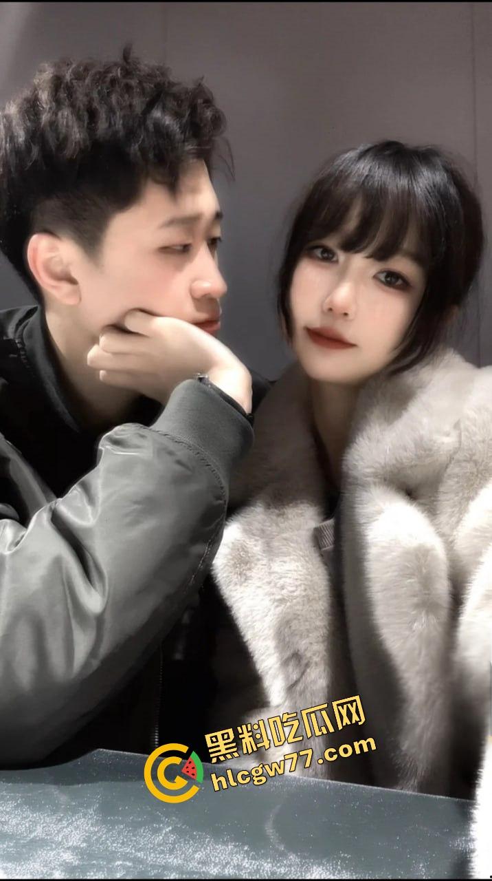 奇葩抓奸,精神小伙突袭撞见自己女友与野男人床上狂野激战,火辣现场淫靡不堪 不射根本舍不得停!-7