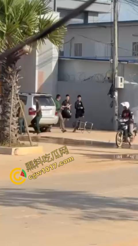 柬埔寨木牌突击抓捕:大楼被围“狗推”慌逃,警笛声与尖叫声交织,大楼一夜成围城!-4