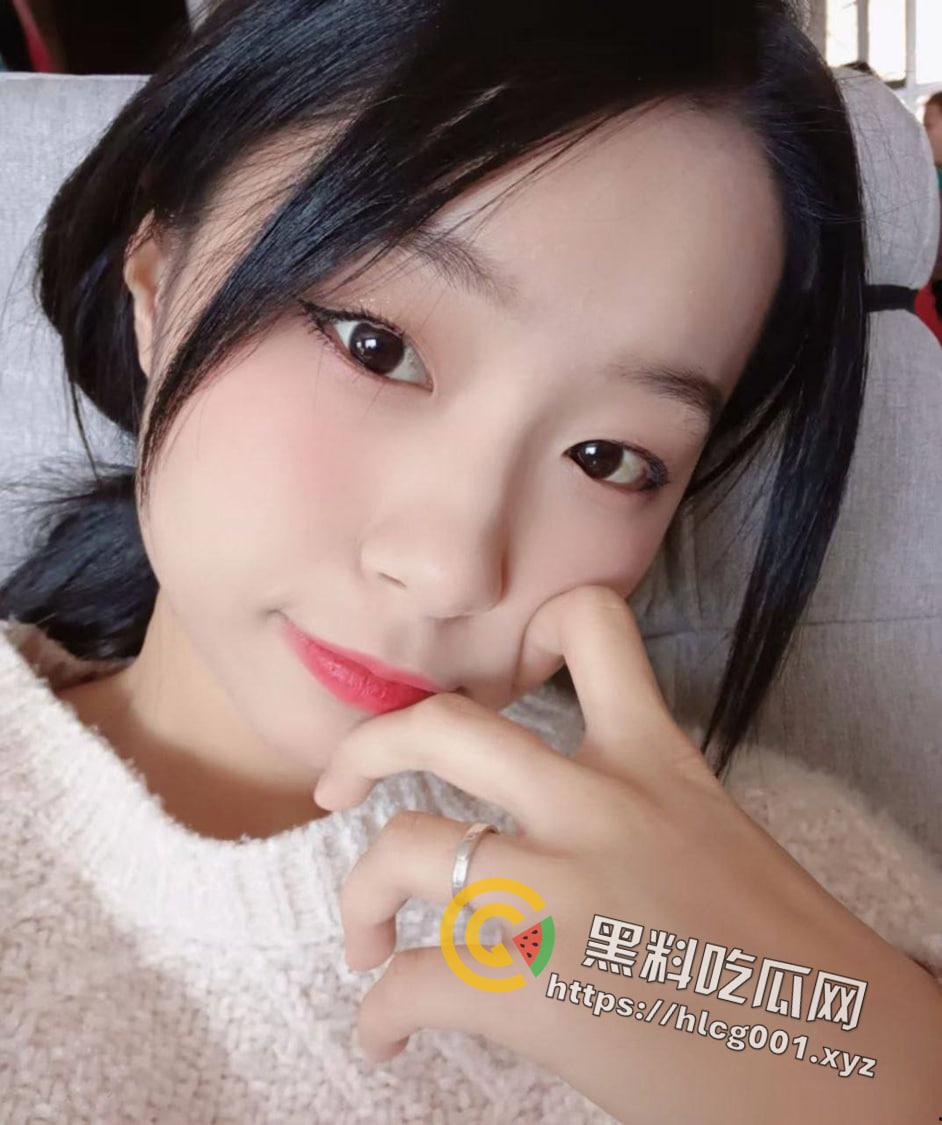 淫荡少妇趁着老公不在家和邻居偷情 穿上老公梦想的开档黑丝和隔壁老王猛干 视频遭流出-2