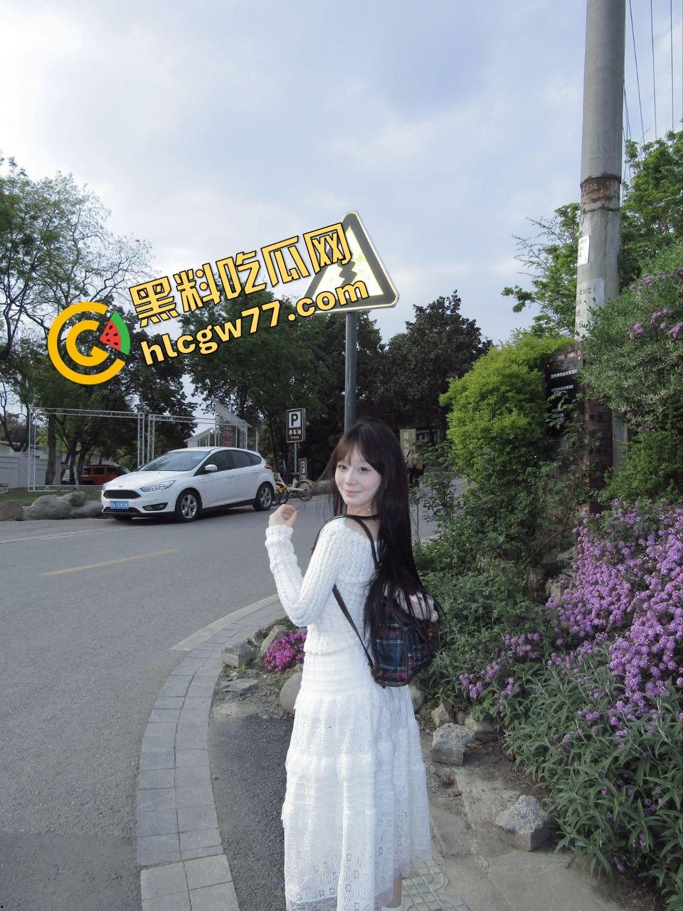 清纯校花秒变极品双马尾调教机,萝莉妹子『杨雪』为了钱主动舔脚求调教,被爆操后入浪叫到破音都不喊停!-1