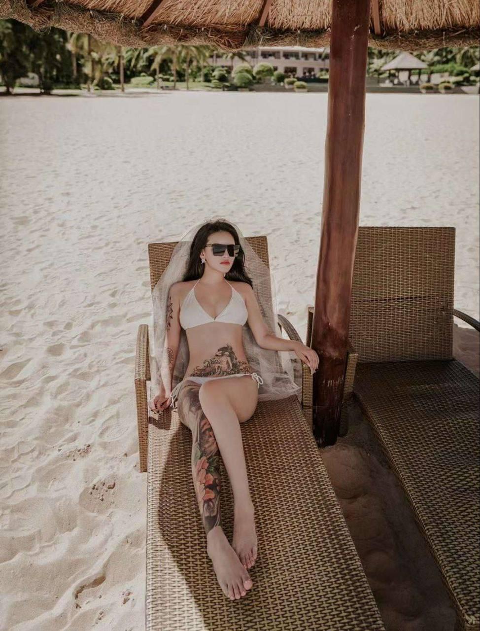 迷奸高颜值网红！下药晕倒带到酒店无套 晕了都能发出淫叫 十足的骚货-1