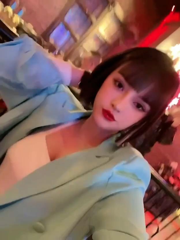 迷奸高颜值网红！下药晕倒带到酒店无套 晕了都能发出淫叫 十足的骚货-2