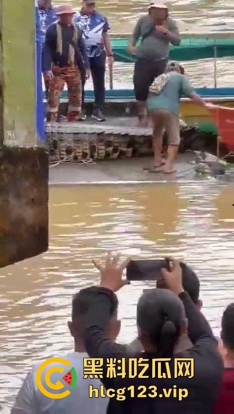 鳄鱼杀人开宴！小镇女孩惨遭下肚，砂捞越首次鳄鱼吃人，残骸成谜！-7
