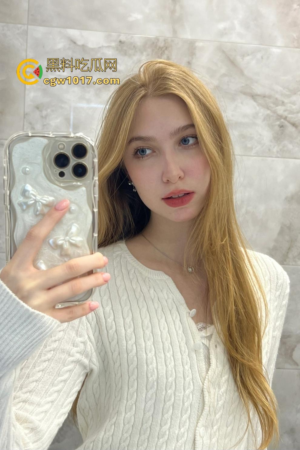 俄罗斯高颜值情侣【ShineTeens】，瘦身小骚货被巨屌蛮族鸡巴猛操子宫，艺术气息喷汁如油画！-1