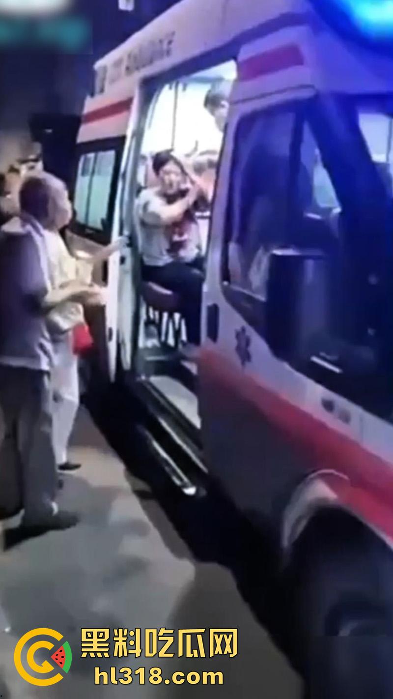 秦皇岛红桥里砍人事件,持刀报复社会在大街上见人就砍,据说有20多人被砍,目前人已被逮捕!-4