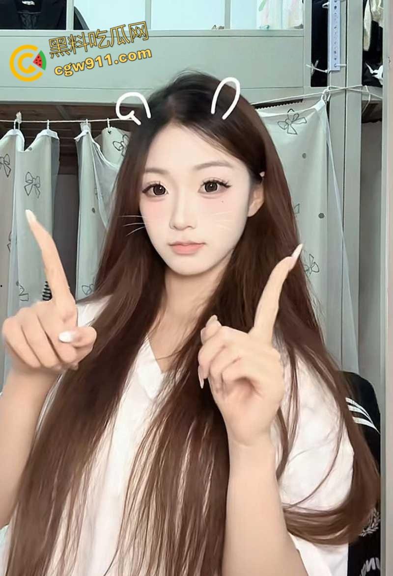 河南师范超美舞蹈生【周彤彤】，情趣蕾丝内裤勾引男友，开档黑丝无套后入，各种体位疯狂爆操！-1