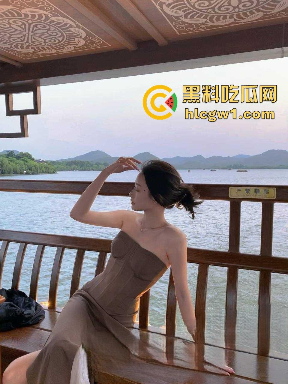 柳州夫妻激情视频外泄成艳照门，护士制服骚妻深情吃鸡，内射浪叫高能流出，维修店员功德无量！-10