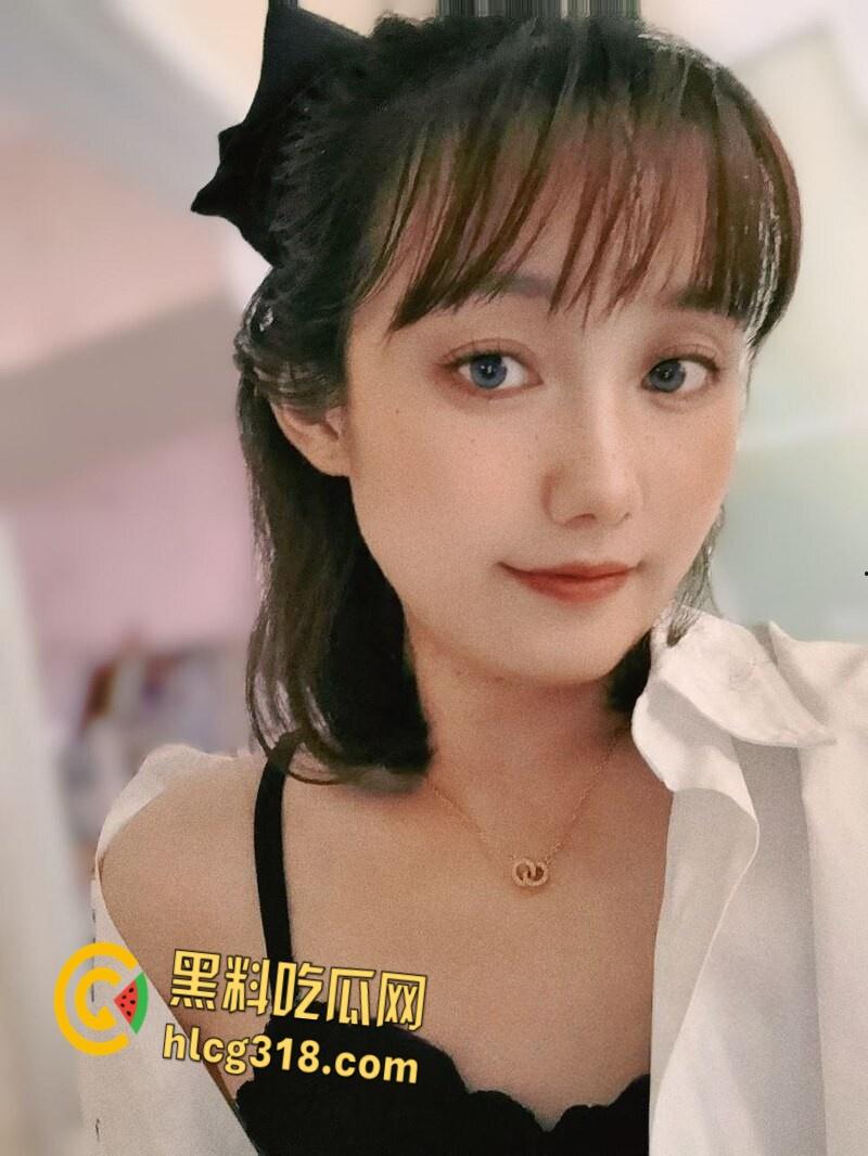 高颜值清纯良家露脸自拍,才二十四岁就一股人妻味道,口技一流,翘起臀被大屌猛操 !-1