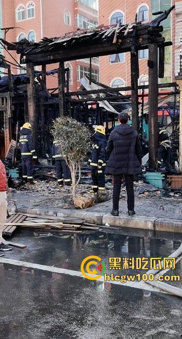 郑州东建材突发火灾,现场浓烟滚滚,火舌漫天,多视角现场直击,这会老板估计还在闷闷哭-10