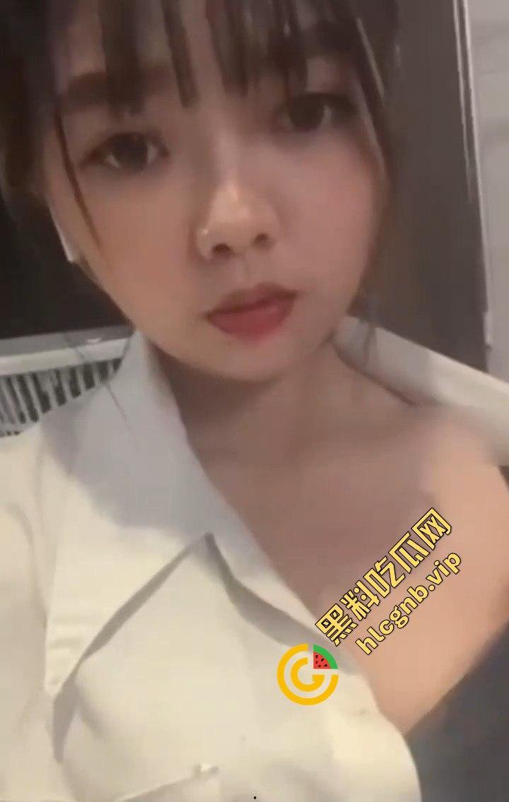 台湾新北少妇『牛如月』洗衣店微胖老板娘自拍卖骚！黑丝OL制服下的极致诱惑！-6