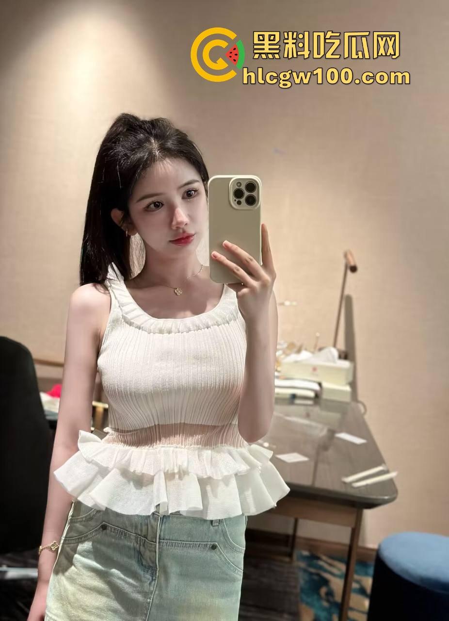 上海婊子『上官婉儿』被爆卖逼不挑客,老头小伙全都接,卫生间无套内射,金主被绿怒发调教视频锤死她!-7