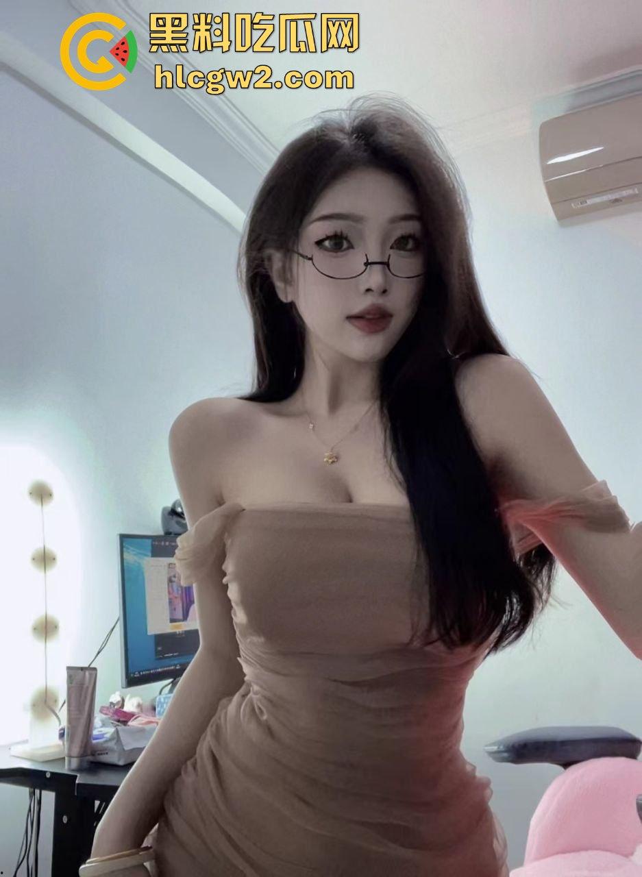 大奶美女主播【宵夜】私拍流出，颜值高得让人嫉妒！金主爆操私密视频流出，刺激到爆！-31