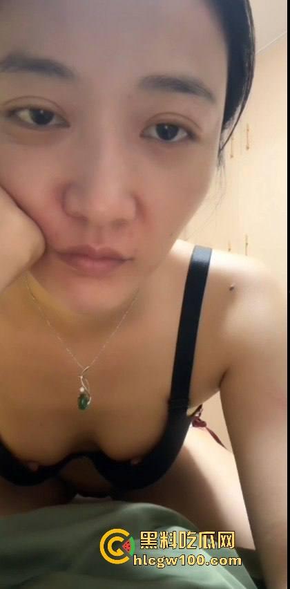 抖音美艳少妇【向子】露脸私密视频泄露，骚气动作极致勾引让人看傻眼！-6