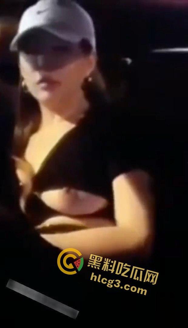 出租车后座福利大赏!情人节去酒店路上,司机淡定接客,吃鸡抠逼漏奶的刺激画面让人目瞪口呆!-10