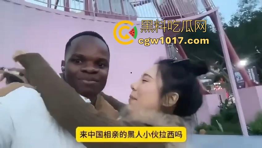 非洲黑猩猩挑战来中国相亲,没彩礼没样貌纯靠大屌跟黑皮肤加持,万万没想到啊,真有骚逼马桶排队送温暖啊!-2