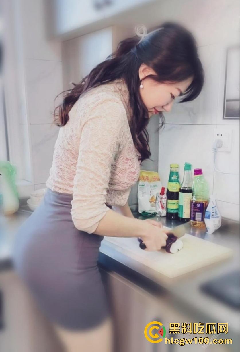 偷情大神大胆上线神操作,专约良家寂寞妇女,老公出差忙家中狂草喊爸爸实拍流出,对话骚到耳朵软!-1