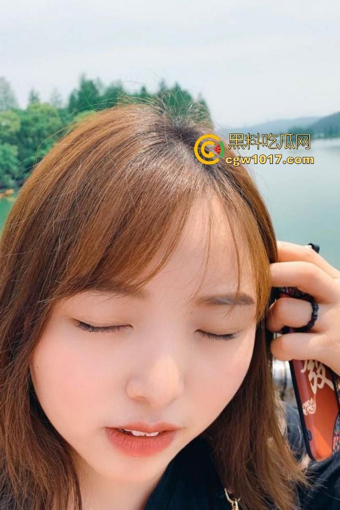 云南昆明水利局大奶【詹芳媛】,工作压力大找小鲜肉,被操到鸟叫声酥麻,不愧是水利局的,B里的水真多!-1