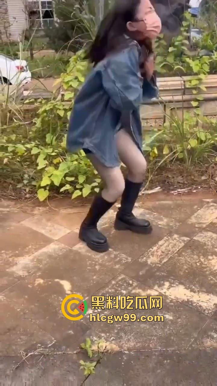 有见过鞭炮炸奶的吗?广西表妹为流量不惜亲身上演,隔着屏幕都觉得疼,内容炸烈!-11