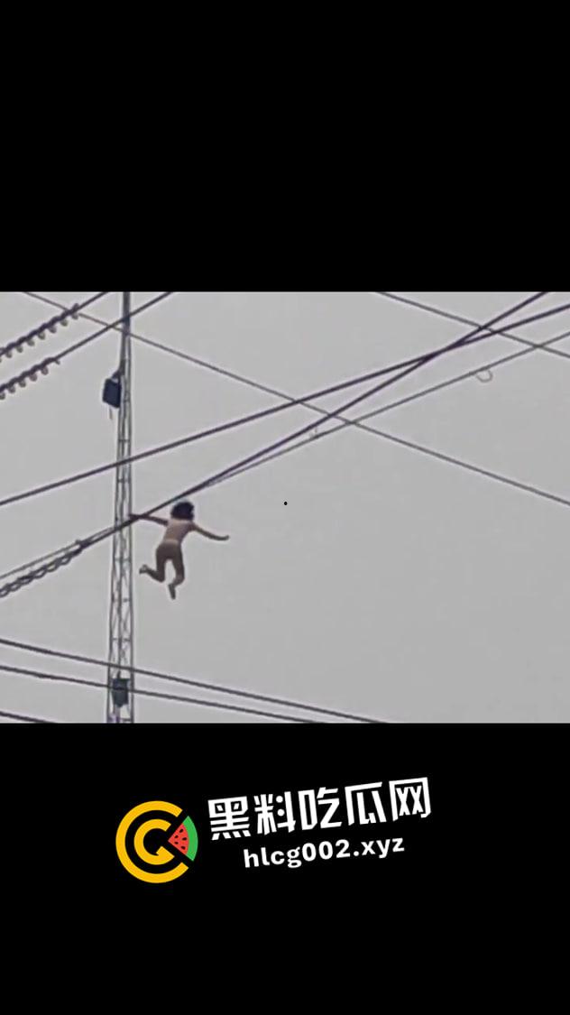河南裸女跳电线杆自杀现场 被诈骗了百万干脆不活了 当场坠地死亡 现场血腥视频流出-1