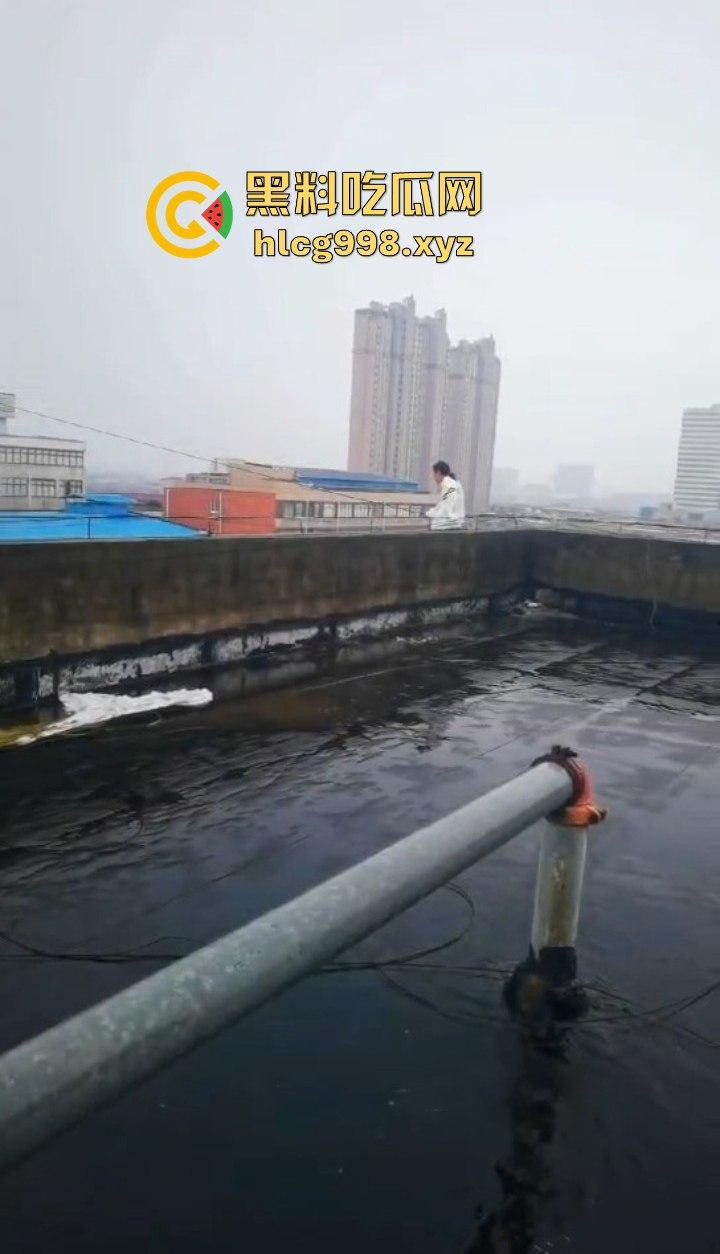 大哥临危不乱，消防队还在路上，徒手拯救跳楼女孩，你是哪里来的神仙！-6