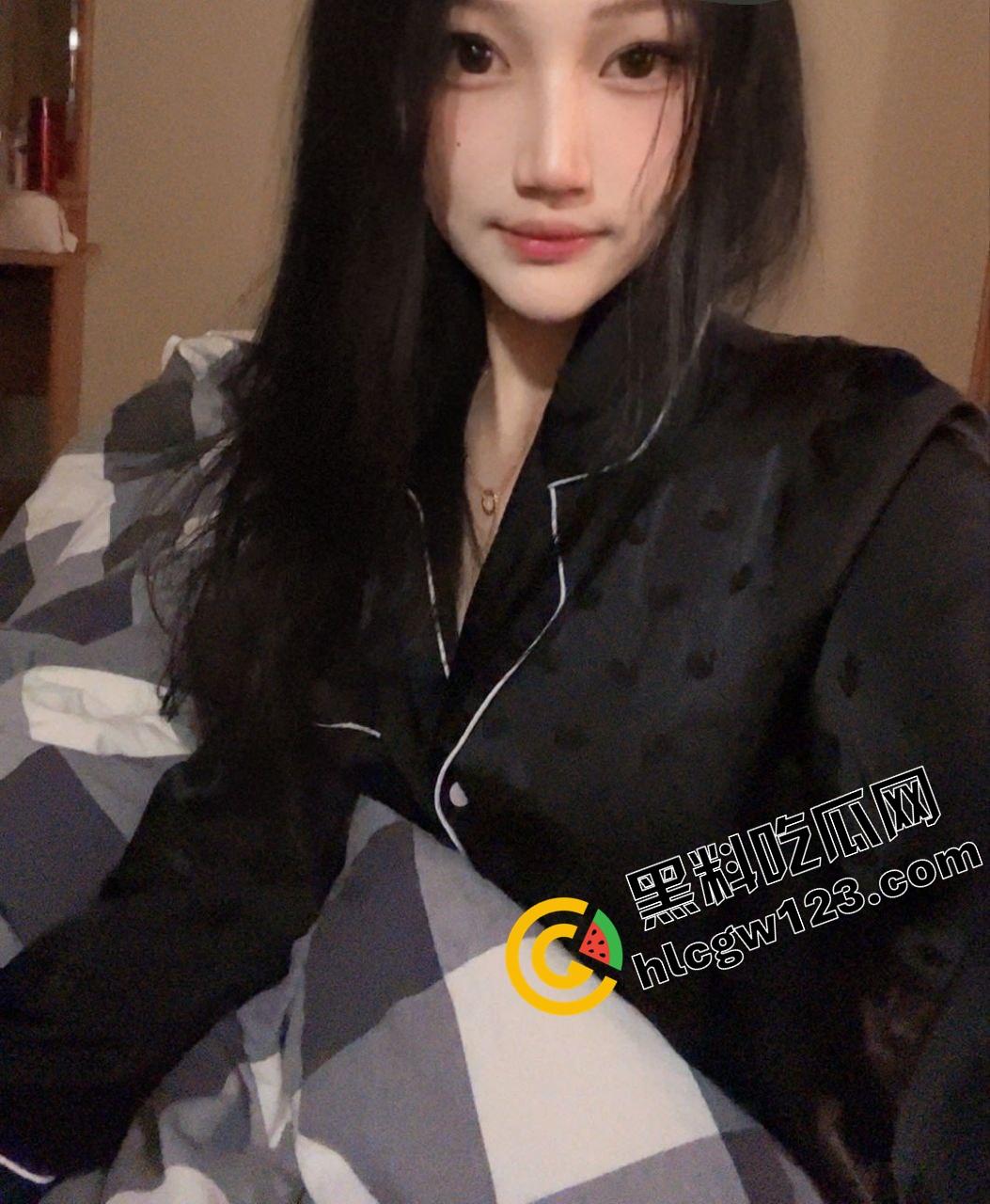 南京某学院班花【王雪】馒头逼被操肿,肤白貌美却浪成母狗,富二代出租屋无套内射,操到哭出高潮!-2