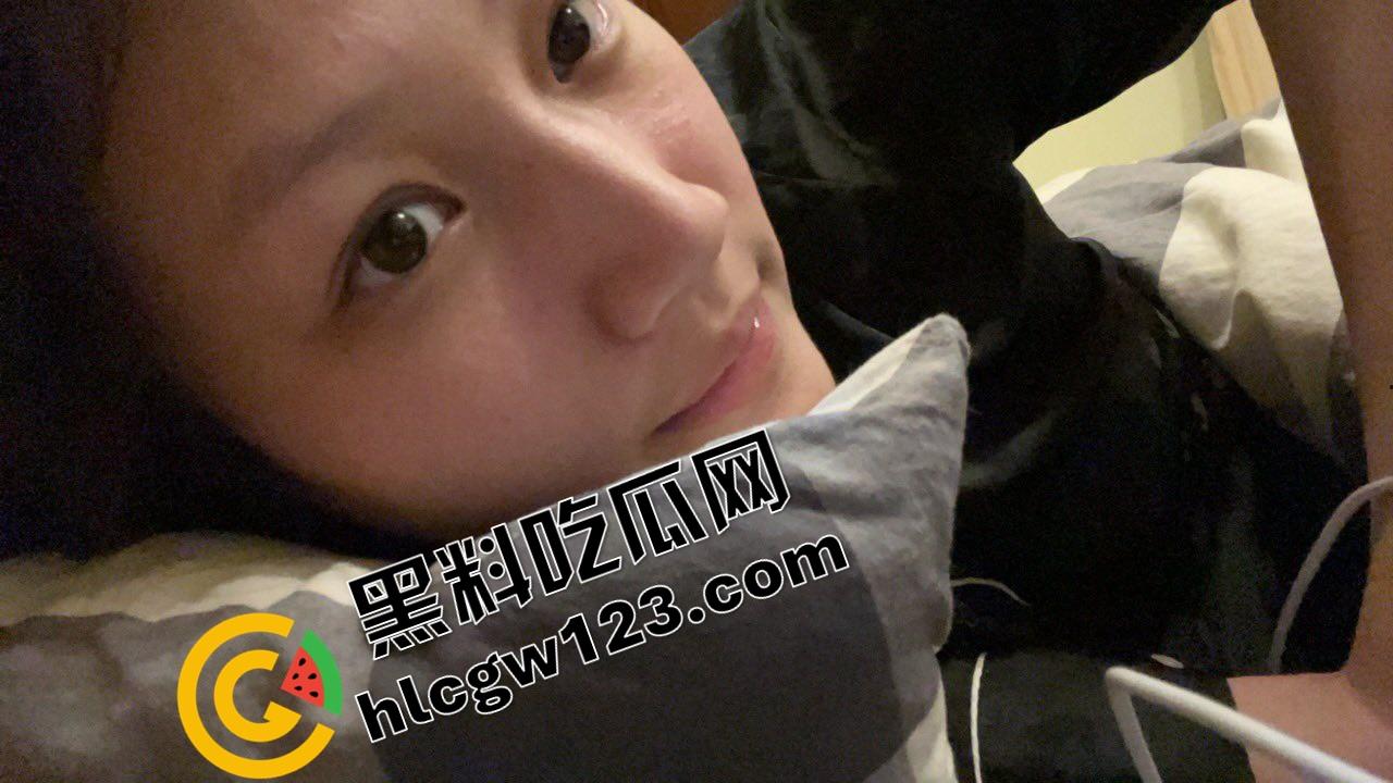 南京某学院班花【王雪】馒头逼被操肿,肤白貌美却浪成母狗,富二代出租屋无套内射,操到哭出高潮!-3