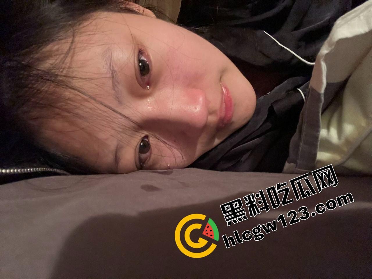 南京某学院班花【王雪】馒头逼被操肿,肤白貌美却浪成母狗,富二代出租屋无套内射,操到哭出高潮!-4