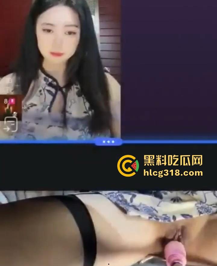 清纯女大抖音双视角直播,一侧面不改色与粉丝闲聊,一侧情趣炮机狂插粉穴,上演双面人生!-1