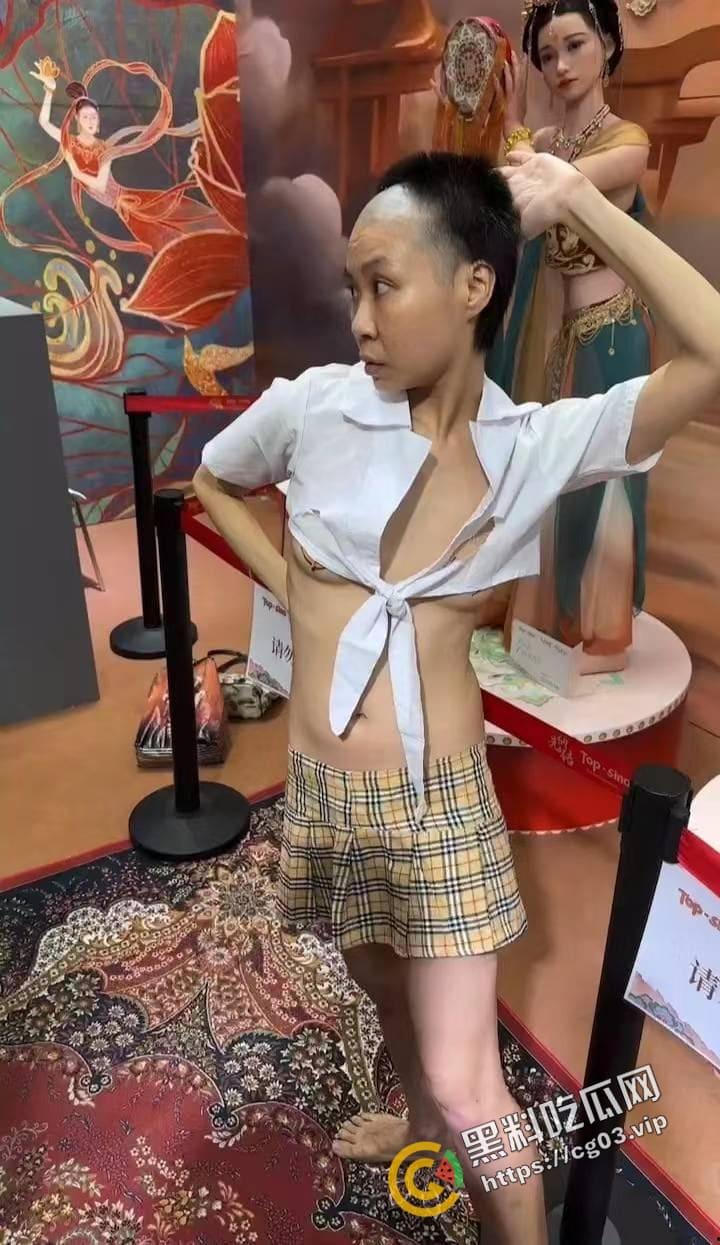 广州网丑【安琪儿】也来广州成人展凑热闹 人设依旧 哗众取丑-2