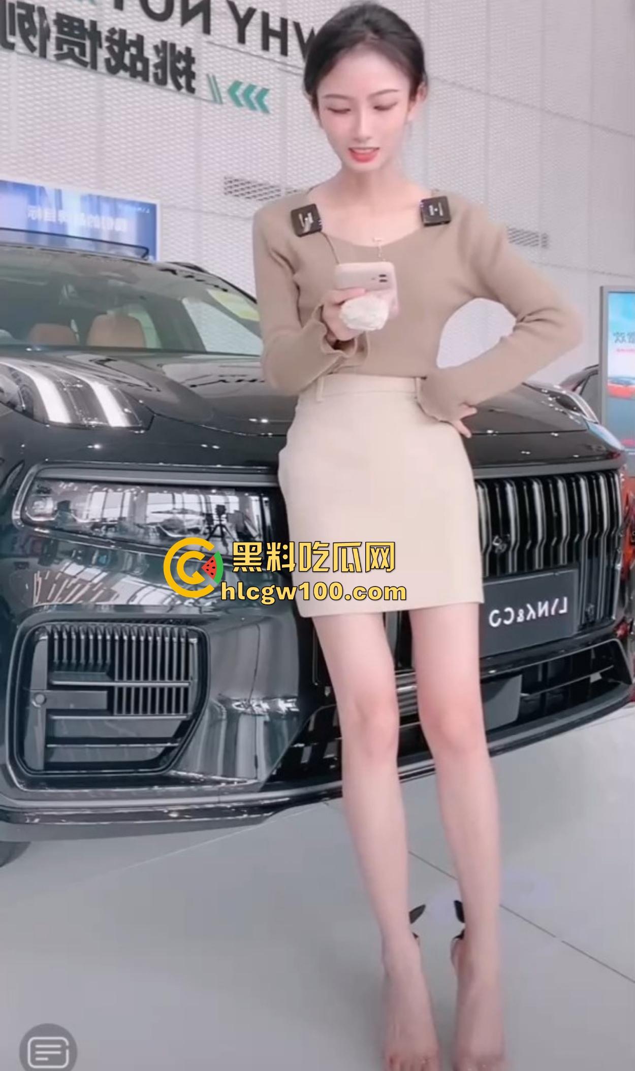 抖音美女销售『不偷腥的猫』塞跳蛋卖车,榜一大哥远程遥控,车漆反光暴露娇喘全程,这销冠玩法太绝了!-9