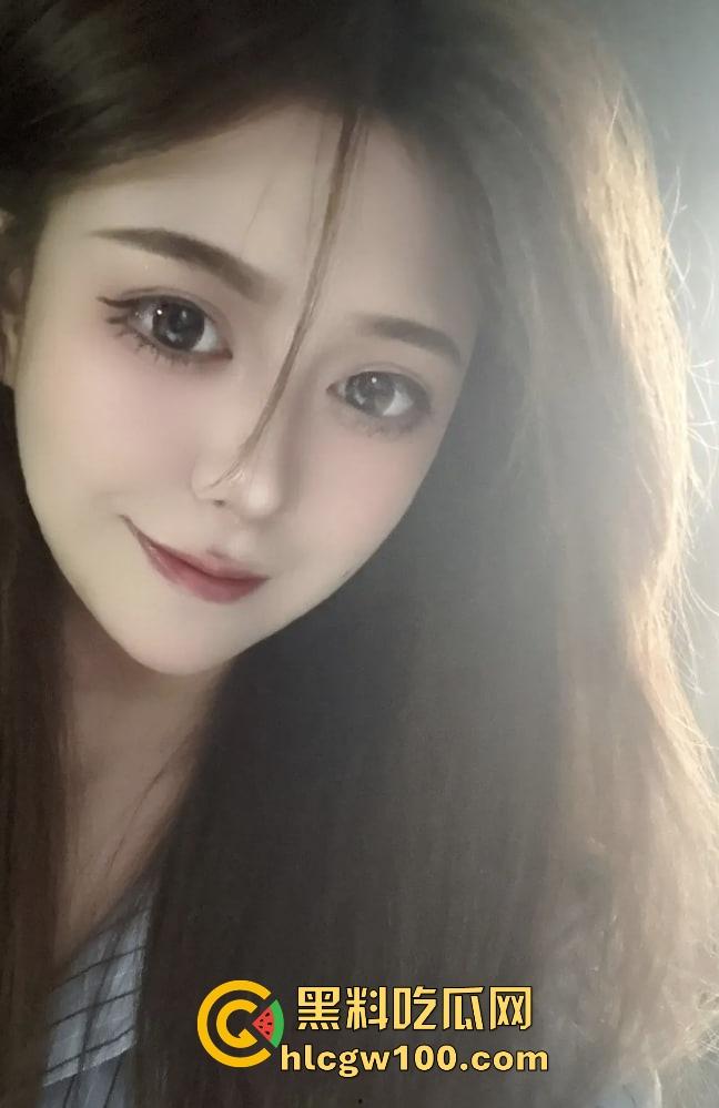 抖音美女销售『不偷腥的猫』塞跳蛋卖车,榜一大哥远程遥控,车漆反光暴露娇喘全程,这销冠玩法太绝了!-17