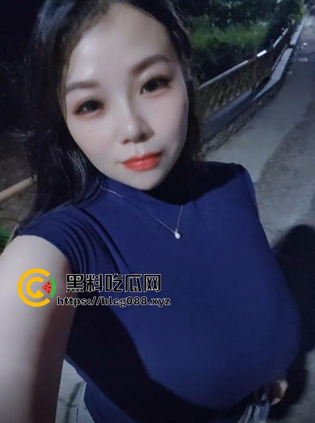 浙江少妇【影子buff】反差母狗私拍猛料炸街，2月最新定制片抖音卖得满地骚，加个好友私聊就甩微信开干！-12