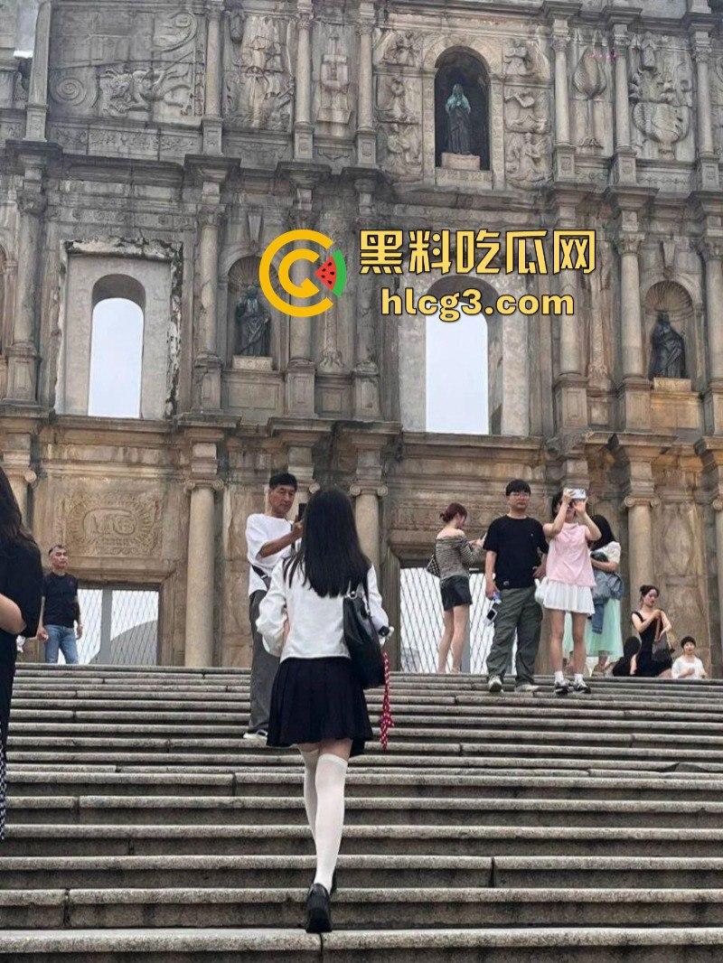 推特金主【采花小盗】让大学实习生女友各种口活 学母狗爬行 用圣水洗头洗脸毫无下限！-2