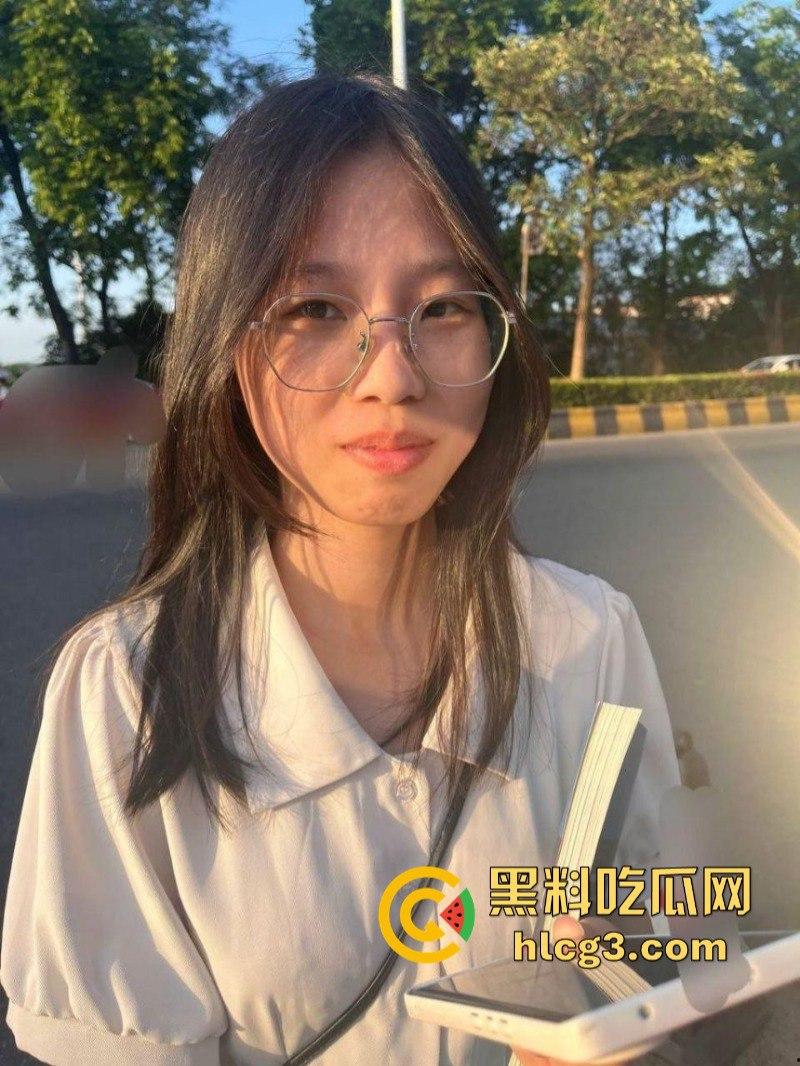 推特金主【采花小盗】让大学实习生女友各种口活 学母狗爬行 用圣水洗头洗脸毫无下限！-3