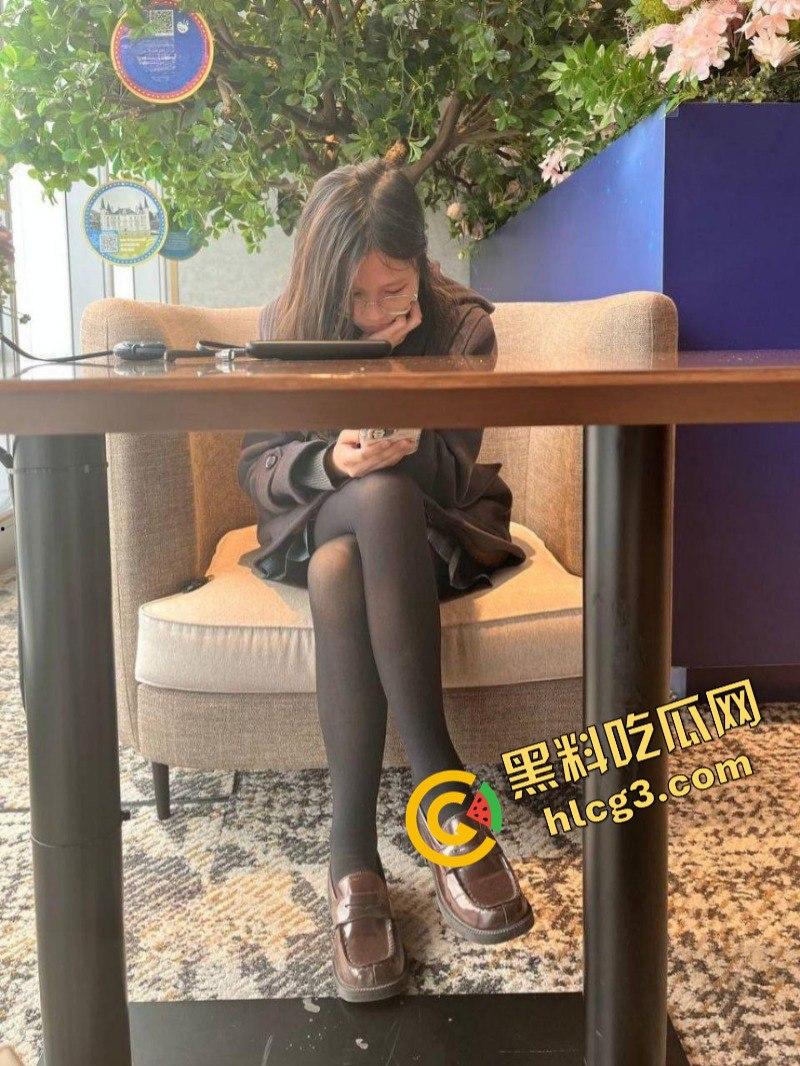 推特金主【采花小盗】让大学实习生女友各种口活 学母狗爬行 用圣水洗头洗脸毫无下限！-6