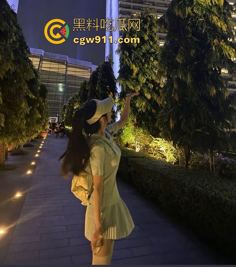 上海高颜值幼态反差婊【李文慧】长期给金主包养,口交深喉乳夹调教,女上骑乘榨精,全程甜美呻吟不断!-7