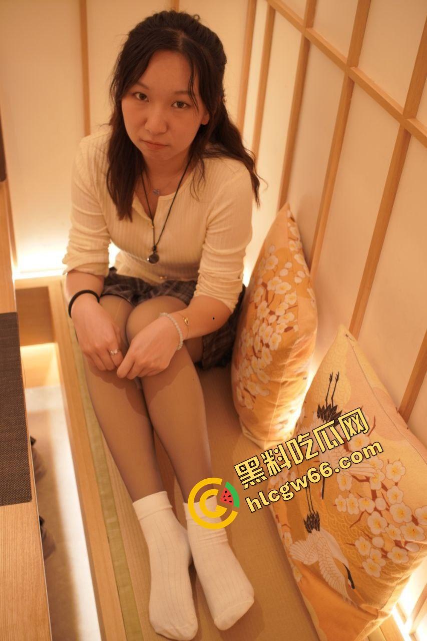 毕业实习母狗『小芸』处女开苞被调教成贱穴精喷机，白天写日报晚上掰腿求干，口吐白沫翻白眼像中邪！-1