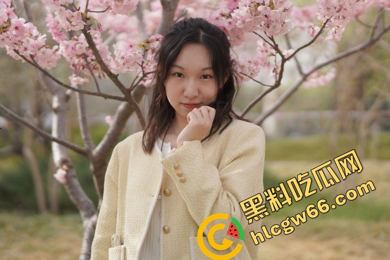 毕业实习母狗『小芸』处女开苞被调教成贱穴精喷机，白天写日报晚上掰腿求干，口吐白沫翻白眼像中邪！-2