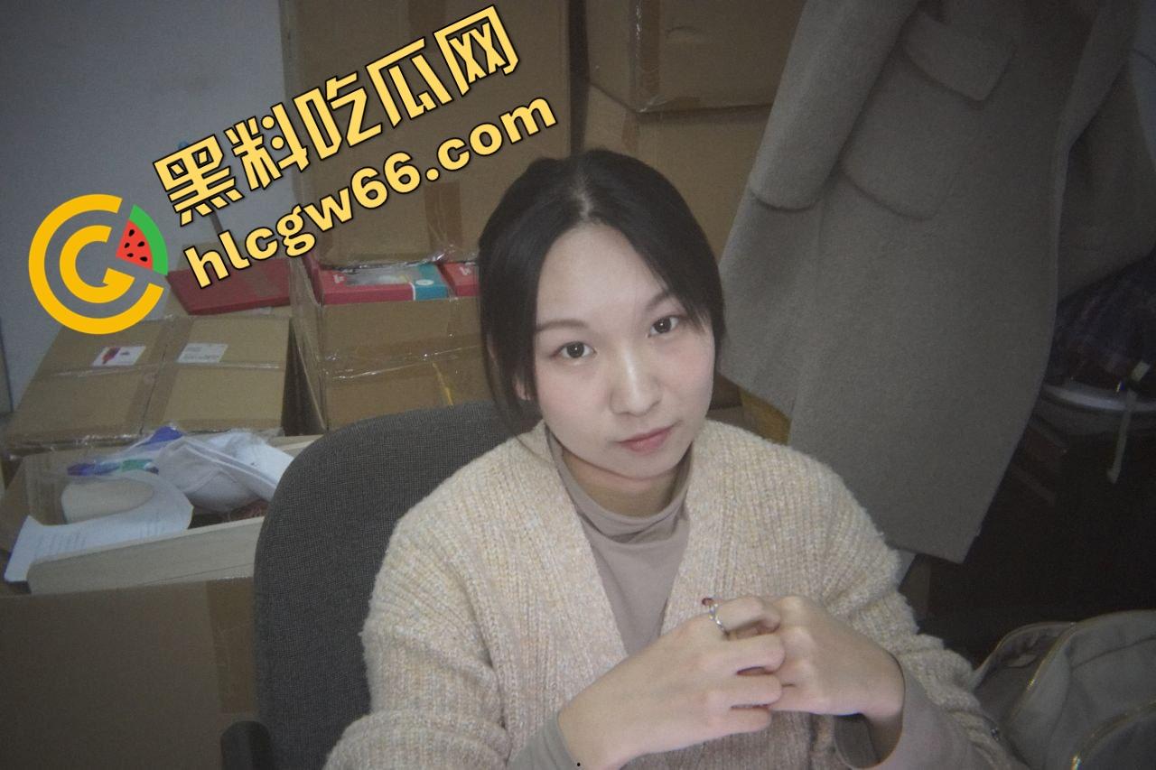 毕业实习母狗『小芸』处女开苞被调教成贱穴精喷机，白天写日报晚上掰腿求干，口吐白沫翻白眼像中邪！-14