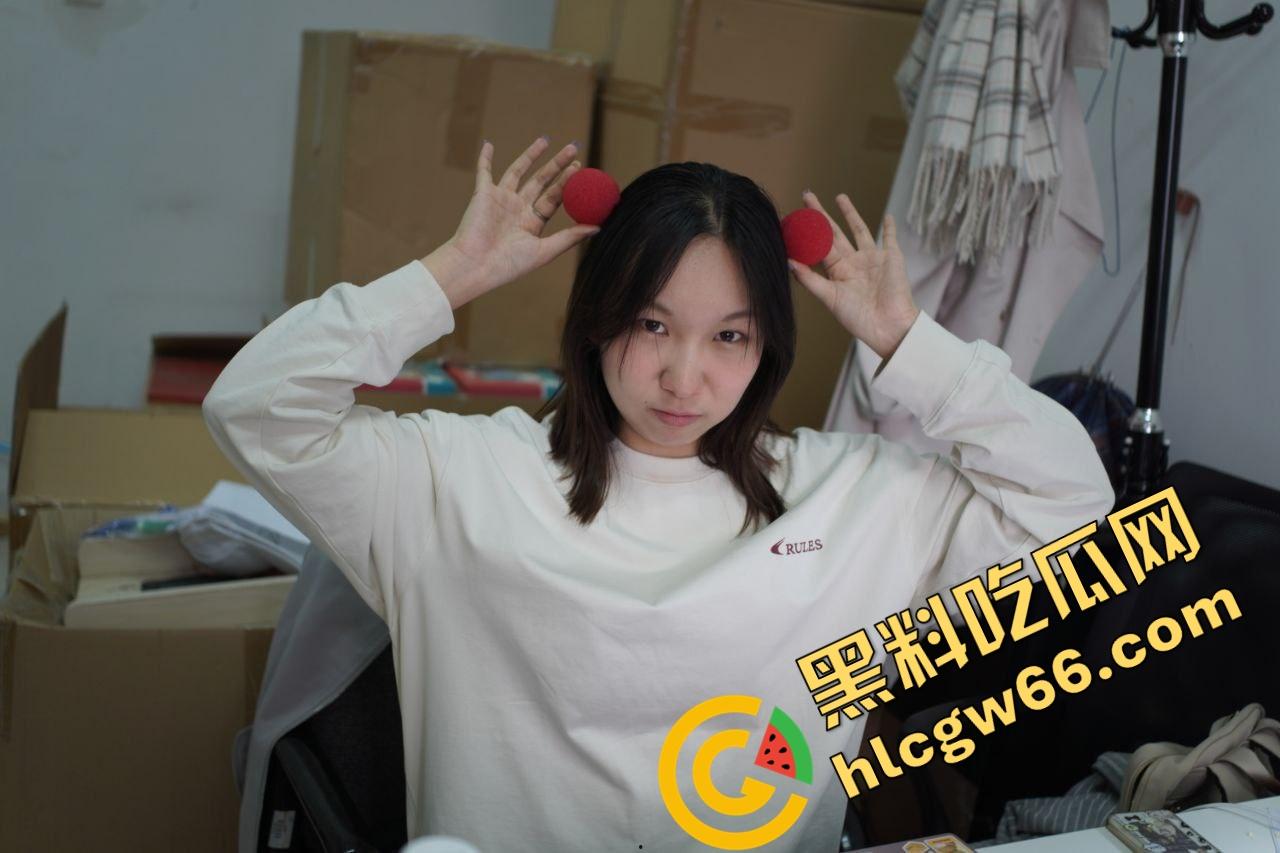 毕业实习母狗『小芸』处女开苞被调教成贱穴精喷机，白天写日报晚上掰腿求干，口吐白沫翻白眼像中邪！-16