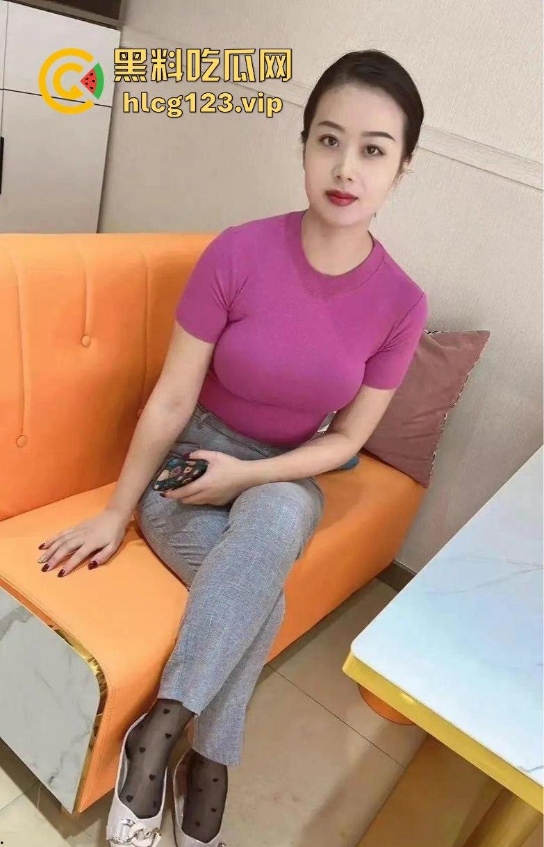 抖音爆料！江苏31岁人妻【你的晴姨】丝袜诱惑不穿内裤，妩媚撩人引发热议！-4