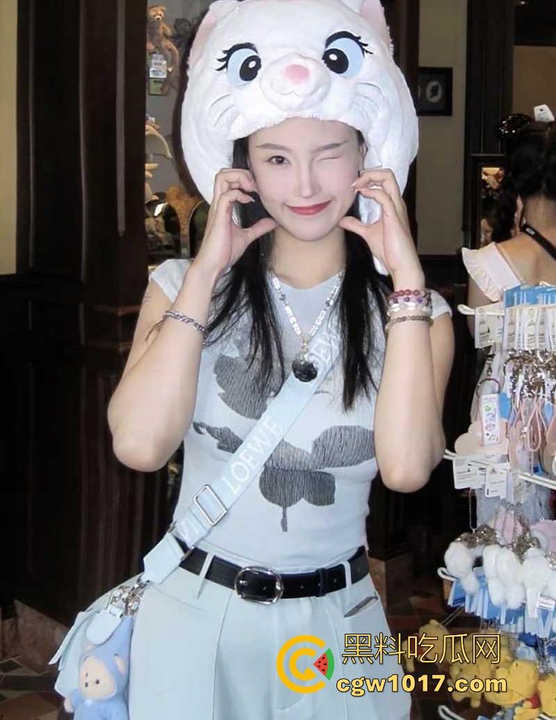 极品身材尤物老师，露脸拍淫片露脸舔屌吸肛，气质优雅的女神，私下被神秘主人调教成专属小母狗，调教过程曝光！-1